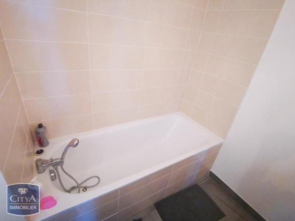 Appartement à louer 2 pièces 60.02m² Cranves-Sales (74380)