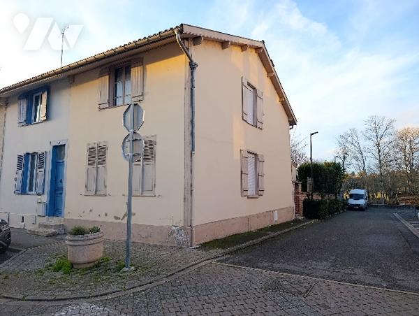 SAINTE MENEHOULD - CENTRE VILLE
Maison d'habitation de 80m² avec garage double et terrain clos