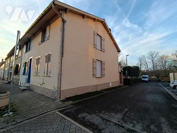 SAINTE MENEHOULD - CENTRE VILLE
Maison d'habitation de 80m² avec garage double et terrain clos