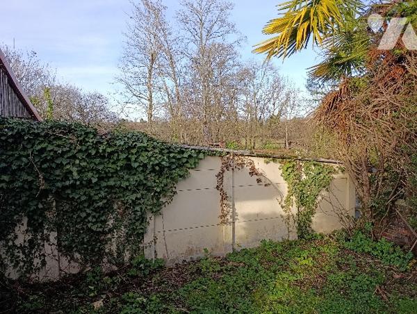 SAINTE MENEHOULD - CENTRE VILLE
Maison d'habitation de 80m² avec garage double et terrain clos