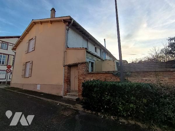 SAINTE MENEHOULD - CENTRE VILLE
Maison d'habitation de 80m² avec garage double et terrain clos