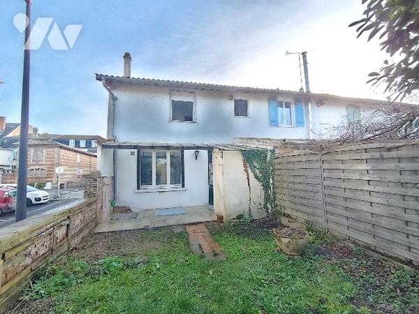 SAINTE MENEHOULD - CENTRE VILLE
Maison d'habitation de 80m² avec garage double et terrain clos