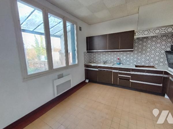 SAINTE MENEHOULD - CENTRE VILLE
Maison d'habitation de 80m² avec garage double et terrain clos