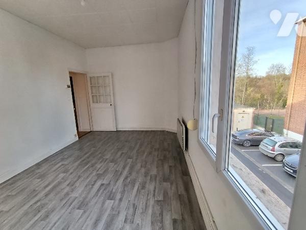 SAINTE MENEHOULD - CENTRE VILLE
Maison d'habitation de 80m² avec garage double et terrain clos