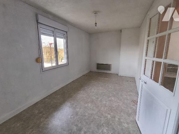 SAINTE MENEHOULD - CENTRE VILLE
Maison d'habitation de 80m² avec garage double et terrain clos