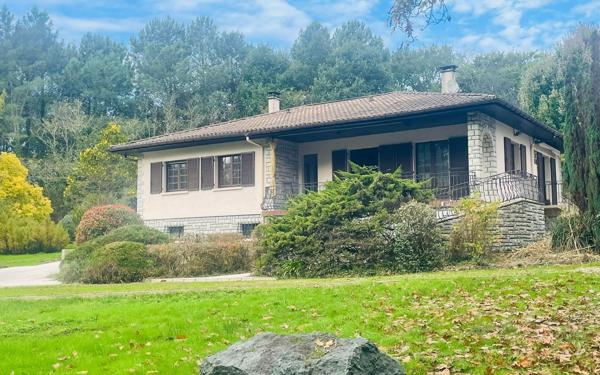 Maison à vendre    6 pièces •  Soustons