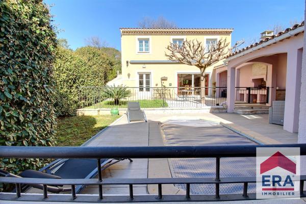 Maison 159m²  et gite de 100m² avec piscine et 927m² de terrain!