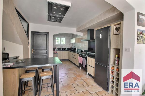 Maison 159m²  et gite de 100m² avec piscine et 927m² de terrain!