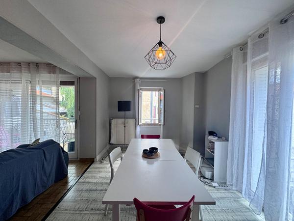 Maison de bourg MOZAC, 4 chambres, balcon, cuvage, caves et garage