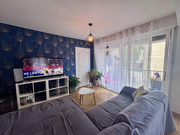 Maison de bourg MOZAC, 4 chambres, balcon, cuvage, caves et garage