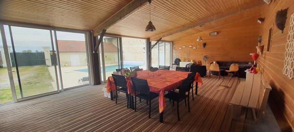 Maison de caractère + grange +piscine+ préau de 66m2 chauffé