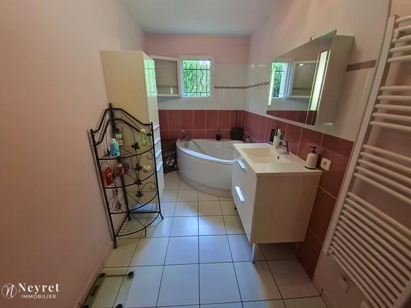 A ne pas rater ! Secteur Saint Ignace, Maison de plain pied de 105,85 m², 3 chambres sur 600 m² clos et arboré