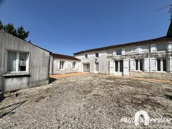 Vente Maison familiale - 6 chambres - 169 m² - MERPINS Portes de COGNAC