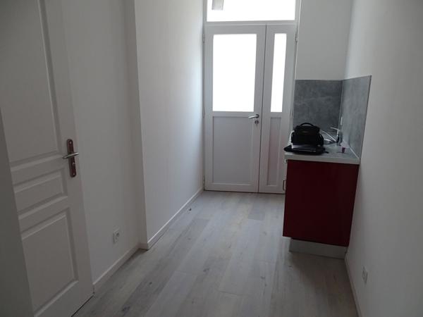 Location local commercial Chauny - 1 pièce(s) - 34 m² - 823 €/mois