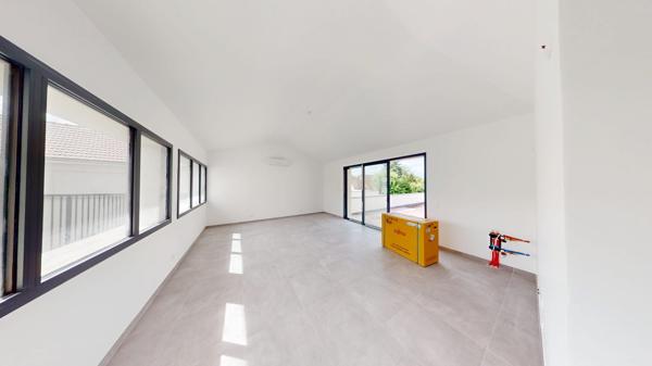 LOFT Rècement Aménagé de 160m2 avec Terrasse de 40m2