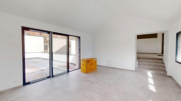 LOFT Rècement Aménagé de 160m2 avec Terrasse de 40m2