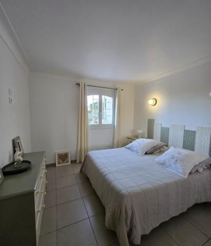 MAISON FAMILIALE AVEC 2 DEPENDANCES
