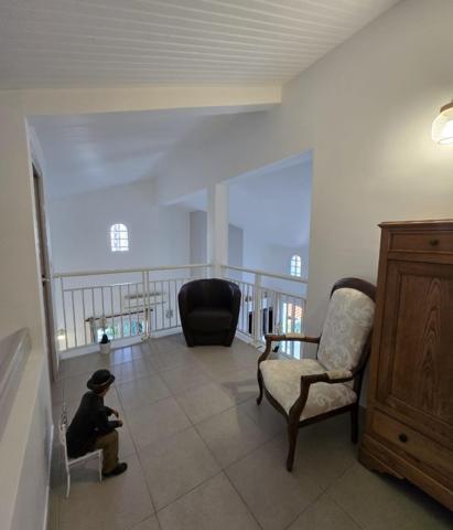 MAISON FAMILIALE AVEC 2 DEPENDANCES