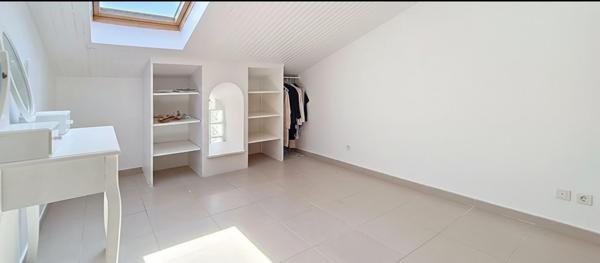 MAISON FAMILIALE AVEC 2 DEPENDANCES