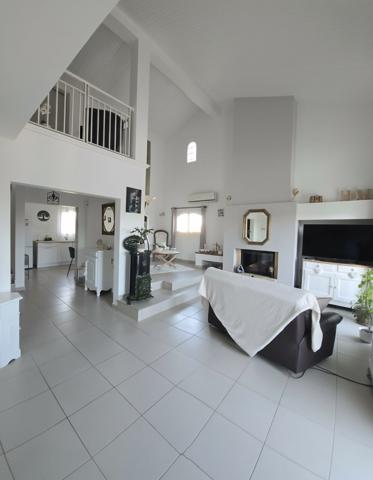 MAISON FAMILIALE AVEC 2 DEPENDANCES