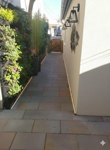 Maison de ville avec garage et exterieur