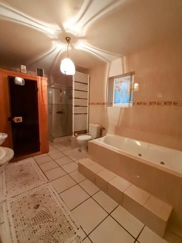 maison d'environ 130 m², 6 pièces dont 4 chambres , terrain 7.4 ares