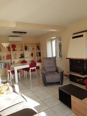 maison d'environ 130 m², 6 pièces dont 4 chambres , terrain 7.4 ares