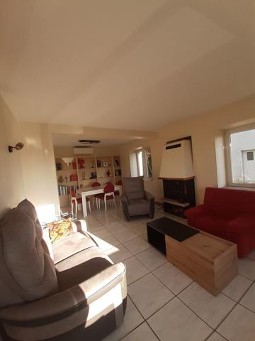 maison d'environ 130 m², 6 pièces dont 4 chambres , terrain 7.4 ares