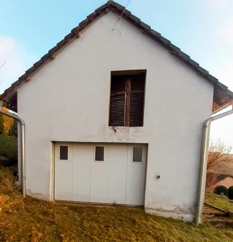 maison d'environ 130 m², 6 pièces dont 4 chambres , terrain 7.4 ares