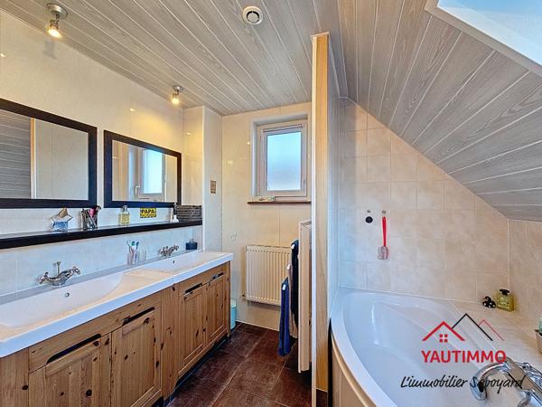 Ambilly (74100) Maison individuelle avec garages, atelier et terrain clos à Ambilly