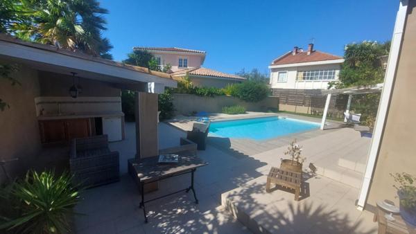 VILLA Sete 4 pièce(s) 117 m2