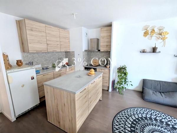 Appartement
                                                                                                                                                                                                                                                                                                                        4 pièce(s)                                                                                                                                                                                                          3 chambre(s)                                                                                                                                                                                                          80  m²