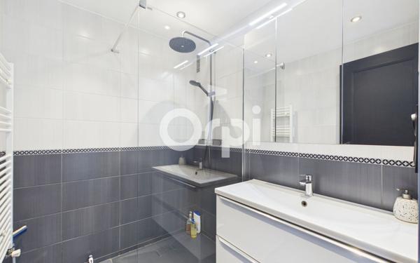 Appartement à vendre    4 pièces • 81 m2 Mandelieu-la-Napoule