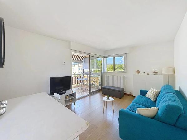 RARE - Antibes - Studio en Dernier étage.