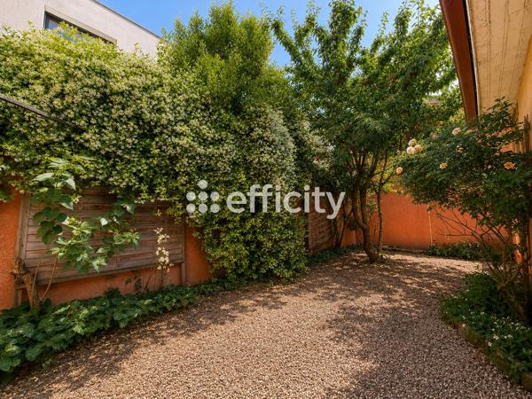 Maison
         5 pièces
        - 172 m² Bien prestige 836 000 € *