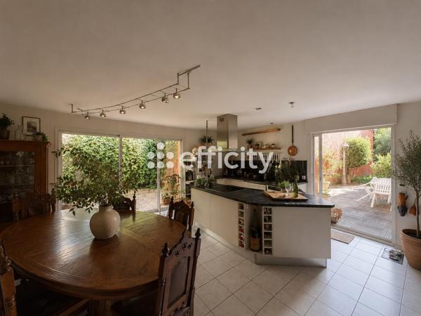 Maison
         5 pièces
        - 172 m² Bien prestige 836 000 € *