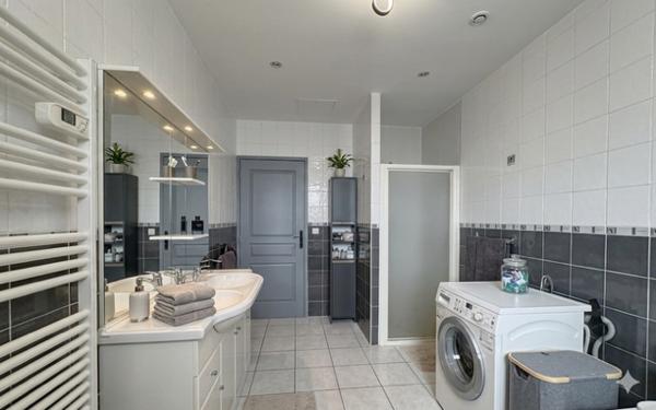 Maison
         8 pièces
        - 309 m² Bien prestige 467 000 € *