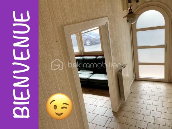 Cette STARLETTE CALAISIENNE est en tête d'AFFICHE des sites d'annonces immobilières !

C'est en 1997, qu'elle a élu domicile dans un quartier et une rue très CALME de CALAIS, proche des COMMERCES de proximité, des ECOLES, COLLEGES, LYCEES, et des AXES RAPIDES de l'A16 ( Fréthun, Boulogne, Gravelines, Dunkerque ).
Pour parfaire aux stationnements de ses nombreuses voitures, motos et vélos, elle s'est fait aménager un très GRAND GARAGE de 60 m2.
Vous pourrez aussi y installer l'atelier de bricolage dont vous avez rêvé.
Pour parfaire à son SEXAPPEAL, elle a fait rénover l'ensemble de ses menuiseries extérieures et intérieures...ELLE EST TOUTE BELLE POUR JOUER SON NOUVEAU RÔLE !

Sa JOLIE PORTE s'ouvre, et elle vous fait découvrir son univers et sa MISE EN SCENE de PLAIN-PIED ( Elle ne montera que les marches du Festival de Cannes ). 
En RDC elle vous propose son HALL et son couloir de distribution, son SALON / SEJOUR ( avec cheminée et insert à bois ), sa CUISINE ( entièrement équipée ), sa SALLE d'EAU ( douche, vasque, sèche-serviette, et point lingerie ), sa commodité d'aisance ( wc indépendant ), 4 BELLES CHAMBRES ( dont une avec un DRESSING de STAR ), et un SECOND GRAND SALON ( avec une baie vitrée donnant sur terrasse, équipée d'un store ) et s'ouvrant par une porte sécurisée sur son garage.

En extérieur, une petite REMISE sera idéale pour ranger la tondeuse et le matériel de jardinage.

AVEC AUTANT D'ARGUMENTS DANS SON SCENARIO, ELLE EST VRAIMENT EN PHASE DE SEDUCTION !

Pour parfaire aux belles journées d'été, elle dispose d'une TERRASSE et d'un JARDIN clôturé sur 385 m2, parfaitement exposé SUD / OUEST, afin de BRILLER sous les SUN-LIGHTS de Calais...Nous sommes toutefois dans les Hauts de France, et il ne faut pas trop rêver...Quoique le temps change. 
Dans son SCENARIO, elle a prévue de mémorables BARBECUE en famille, de Festives Soirées Blanches Calaisiennes, des séances de bronzage SANS VIS-à-VIS, et la culture d'un petit POTAGER BIO ( histoire de rester en bonne santé )

Ses ASPECTS TECHNIQUES : 
Elle est raccordée au tout à l'égout, la toiture est en parfait état, les pignons et façades sont bien entretenus, la CHAUDIERE à PELLET ( avec SILO ) est NEUVE, les MENUISERIRES sont en PVC ( Bi-Matières ) DV / OB + VOLETS ROULANTS électriques, le CHAUFFAGE est par radiateurs, l'eau chaude est produite par ballon thermodynamique ( le top ), L'ISOLATION est CORRECTE ( Classement énergétique en D ), les PORTES intérieures sont à fermetures magnétiques ( sans gâches et charnières invisibles...Le must ), et la cheminée vous fera vivre un remake des FEUX de L'AMOUR, pour les belles soirées d'hiver...C'EST VRAIMENT LA STAR du MOMENT !

Les NOTIONS ECONOMIQUES :
La taxe foncière est de seulement 1436 euros, et elle maîtrise parfaitement ses dépenses énergétiques ( Pellet, Bois ). 
Pour parfaire à ses ATOURS, son imprésario a limité son CACHET !

Le SECTEUR est TRANQUILLE, la MAISON est SAINE, les ASPECTS TECHNIQUES sont OPTIMALS, elle vous propose 4 CHAMBRES, un JARDIN exposé SUD / OUEST, des prestations techniques de qualité...JE VOUS CONSEILLE DE VITE RESERVER UNE PLACE POUR UNE VISITE et une PROJECTION !

Vous souhaitez qu'elle participe à l'épanouissement de votre belle famille ?
Il faut juste m'appeler...Gilles O6 3O 89 OO O8, créateur de belles rencontres et de bonnes émotions immobilières. 

Je vous invite à visiter mon site : BSK gilles fourrier ( à consommer sans modération )

Pour des acquéreurs potentiels,  nous sommes en recherche de biens immobiliers à vendre sur l'ensemble des Hauts de France ! 
N'hésitez pas à nous consulter pour la vente d'une maison,  d'un appartement,  d'un immeuble,  d'un fonds de commerce...Nous pourrons vous OFFRIR votre ESTIMATION,  et vous présenter les particularités de nos actions commerciales,  qui transforment nos ventes en de très belles réussites immobilières.