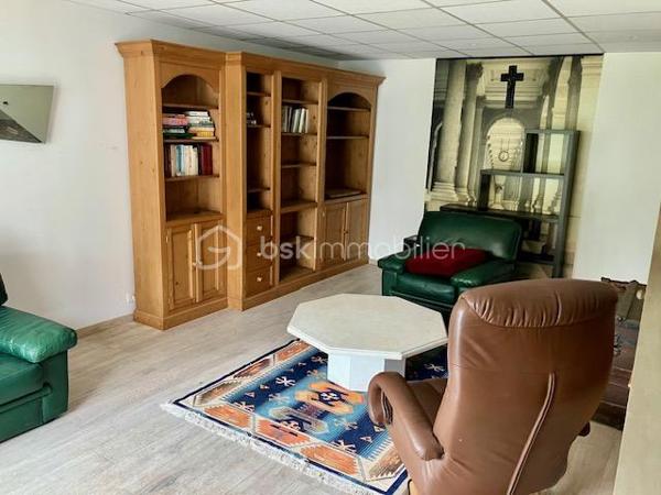 Cette STARLETTE CALAISIENNE est en tête d'AFFICHE des sites d'annonces immobilières !

C'est en 1997, qu'elle a élu domicile dans un quartier et une rue très CALME de CALAIS, proche des COMMERCES de proximité, des ECOLES, COLLEGES, LYCEES, et des AXES RAPIDES de l'A16 ( Fréthun, Boulogne, Gravelines, Dunkerque ).
Pour parfaire aux stationnements de ses nombreuses voitures, motos et vélos, elle s'est fait aménager un très GRAND GARAGE de 60 m2.
Vous pourrez aussi y installer l'atelier de bricolage dont vous avez rêvé.
Pour parfaire à son SEXAPPEAL, elle a fait rénover l'ensemble de ses menuiseries extérieures et intérieures...ELLE EST TOUTE BELLE POUR JOUER SON NOUVEAU RÔLE !

Sa JOLIE PORTE s'ouvre, et elle vous fait découvrir son univers et sa MISE EN SCENE de PLAIN-PIED ( Elle ne montera que les marches du Festival de Cannes ). 
En RDC elle vous propose son HALL et son couloir de distribution, son SALON / SEJOUR ( avec cheminée et insert à bois ), sa CUISINE ( entièrement équipée ), sa SALLE d'EAU ( douche, vasque, sèche-serviette, et point lingerie ), sa commodité d'aisance ( wc indépendant ), 4 BELLES CHAMBRES ( dont une avec un DRESSING de STAR ), et un SECOND GRAND SALON ( avec une baie vitrée donnant sur terrasse, équipée d'un store ) et s'ouvrant par une porte sécurisée sur son garage.

En extérieur, une petite REMISE sera idéale pour ranger la tondeuse et le matériel de jardinage.

AVEC AUTANT D'ARGUMENTS DANS SON SCENARIO, ELLE EST VRAIMENT EN PHASE DE SEDUCTION !

Pour parfaire aux belles journées d'été, elle dispose d'une TERRASSE et d'un JARDIN clôturé sur 385 m2, parfaitement exposé SUD / OUEST, afin de BRILLER sous les SUN-LIGHTS de Calais...Nous sommes toutefois dans les Hauts de France, et il ne faut pas trop rêver...Quoique le temps change. 
Dans son SCENARIO, elle a prévue de mémorables BARBECUE en famille, de Festives Soirées Blanches Calaisiennes, des séances de bronzage SANS VIS-à-VIS, et la culture d'un petit POTAGER BIO ( histoire de rester en bonne santé )

Ses ASPECTS TECHNIQUES : 
Elle est raccordée au tout à l'égout, la toiture est en parfait état, les pignons et façades sont bien entretenus, la CHAUDIERE à PELLET ( avec SILO ) est NEUVE, les MENUISERIRES sont en PVC ( Bi-Matières ) DV / OB + VOLETS ROULANTS électriques, le CHAUFFAGE est par radiateurs, l'eau chaude est produite par ballon thermodynamique ( le top ), L'ISOLATION est CORRECTE ( Classement énergétique en D ), les PORTES intérieures sont à fermetures magnétiques ( sans gâches et charnières invisibles...Le must ), et la cheminée vous fera vivre un remake des FEUX de L'AMOUR, pour les belles soirées d'hiver...C'EST VRAIMENT LA STAR du MOMENT !

Les NOTIONS ECONOMIQUES :
La taxe foncière est de seulement 1436 euros, et elle maîtrise parfaitement ses dépenses énergétiques ( Pellet, Bois ). 
Pour parfaire à ses ATOURS, son imprésario a limité son CACHET !

Le SECTEUR est TRANQUILLE, la MAISON est SAINE, les ASPECTS TECHNIQUES sont OPTIMALS, elle vous propose 4 CHAMBRES, un JARDIN exposé SUD / OUEST, des prestations techniques de qualité...JE VOUS CONSEILLE DE VITE RESERVER UNE PLACE POUR UNE VISITE et une PROJECTION !

Vous souhaitez qu'elle participe à l'épanouissement de votre belle famille ?
Il faut juste m'appeler...Gilles O6 3O 89 OO O8, créateur de belles rencontres et de bonnes émotions immobilières. 

Je vous invite à visiter mon site : BSK gilles fourrier ( à consommer sans modération )

Pour des acquéreurs potentiels,  nous sommes en recherche de biens immobiliers à vendre sur l'ensemble des Hauts de France ! 
N'hésitez pas à nous consulter pour la vente d'une maison,  d'un appartement,  d'un immeuble,  d'un fonds de commerce...Nous pourrons vous OFFRIR votre ESTIMATION,  et vous présenter les particularités de nos actions commerciales,  qui transforment nos ventes en de très belles réussites immobilières.