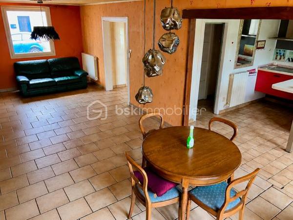 Cette STARLETTE CALAISIENNE est en tête d'AFFICHE des sites d'annonces immobilières !

C'est en 1997, qu'elle a élu domicile dans un quartier et une rue très CALME de CALAIS, proche des COMMERCES de proximité, des ECOLES, COLLEGES, LYCEES, et des AXES RAPIDES de l'A16 ( Fréthun, Boulogne, Gravelines, Dunkerque ).
Pour parfaire aux stationnements de ses nombreuses voitures, motos et vélos, elle s'est fait aménager un très GRAND GARAGE de 60 m2.
Vous pourrez aussi y installer l'atelier de bricolage dont vous avez rêvé.
Pour parfaire à son SEXAPPEAL, elle a fait rénover l'ensemble de ses menuiseries extérieures et intérieures...ELLE EST TOUTE BELLE POUR JOUER SON NOUVEAU RÔLE !

Sa JOLIE PORTE s'ouvre, et elle vous fait découvrir son univers et sa MISE EN SCENE de PLAIN-PIED ( Elle ne montera que les marches du Festival de Cannes ). 
En RDC elle vous propose son HALL et son couloir de distribution, son SALON / SEJOUR ( avec cheminée et insert à bois ), sa CUISINE ( entièrement équipée ), sa SALLE d'EAU ( douche, vasque, sèche-serviette, et point lingerie ), sa commodité d'aisance ( wc indépendant ), 4 BELLES CHAMBRES ( dont une avec un DRESSING de STAR ), et un SECOND GRAND SALON ( avec une baie vitrée donnant sur terrasse, équipée d'un store ) et s'ouvrant par une porte sécurisée sur son garage.

En extérieur, une petite REMISE sera idéale pour ranger la tondeuse et le matériel de jardinage.

AVEC AUTANT D'ARGUMENTS DANS SON SCENARIO, ELLE EST VRAIMENT EN PHASE DE SEDUCTION !

Pour parfaire aux belles journées d'été, elle dispose d'une TERRASSE et d'un JARDIN clôturé sur 385 m2, parfaitement exposé SUD / OUEST, afin de BRILLER sous les SUN-LIGHTS de Calais...Nous sommes toutefois dans les Hauts de France, et il ne faut pas trop rêver...Quoique le temps change. 
Dans son SCENARIO, elle a prévue de mémorables BARBECUE en famille, de Festives Soirées Blanches Calaisiennes, des séances de bronzage SANS VIS-à-VIS, et la culture d'un petit POTAGER BIO ( histoire de rester en bonne santé )

Ses ASPECTS TECHNIQUES : 
Elle est raccordée au tout à l'égout, la toiture est en parfait état, les pignons et façades sont bien entretenus, la CHAUDIERE à PELLET ( avec SILO ) est NEUVE, les MENUISERIRES sont en PVC ( Bi-Matières ) DV / OB + VOLETS ROULANTS électriques, le CHAUFFAGE est par radiateurs, l'eau chaude est produite par ballon thermodynamique ( le top ), L'ISOLATION est CORRECTE ( Classement énergétique en D ), les PORTES intérieures sont à fermetures magnétiques ( sans gâches et charnières invisibles...Le must ), et la cheminée vous fera vivre un remake des FEUX de L'AMOUR, pour les belles soirées d'hiver...C'EST VRAIMENT LA STAR du MOMENT !

Les NOTIONS ECONOMIQUES :
La taxe foncière est de seulement 1436 euros, et elle maîtrise parfaitement ses dépenses énergétiques ( Pellet, Bois ). 
Pour parfaire à ses ATOURS, son imprésario a limité son CACHET !

Le SECTEUR est TRANQUILLE, la MAISON est SAINE, les ASPECTS TECHNIQUES sont OPTIMALS, elle vous propose 4 CHAMBRES, un JARDIN exposé SUD / OUEST, des prestations techniques de qualité...JE VOUS CONSEILLE DE VITE RESERVER UNE PLACE POUR UNE VISITE et une PROJECTION !

Vous souhaitez qu'elle participe à l'épanouissement de votre belle famille ?
Il faut juste m'appeler...Gilles O6 3O 89 OO O8, créateur de belles rencontres et de bonnes émotions immobilières. 

Je vous invite à visiter mon site : BSK gilles fourrier ( à consommer sans modération )

Pour des acquéreurs potentiels,  nous sommes en recherche de biens immobiliers à vendre sur l'ensemble des Hauts de France ! 
N'hésitez pas à nous consulter pour la vente d'une maison,  d'un appartement,  d'un immeuble,  d'un fonds de commerce...Nous pourrons vous OFFRIR votre ESTIMATION,  et vous présenter les particularités de nos actions commerciales,  qui transforment nos ventes en de très belles réussites immobilières.