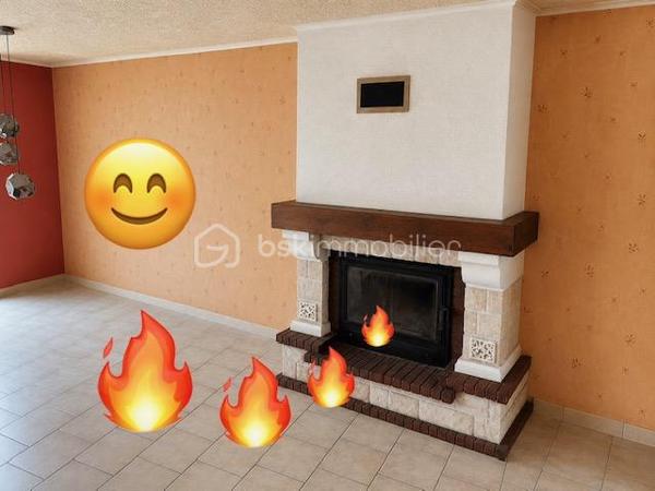 Cette STARLETTE CALAISIENNE est en tête d'AFFICHE des sites d'annonces immobilières !

C'est en 1997, qu'elle a élu domicile dans un quartier et une rue très CALME de CALAIS, proche des COMMERCES de proximité, des ECOLES, COLLEGES, LYCEES, et des AXES RAPIDES de l'A16 ( Fréthun, Boulogne, Gravelines, Dunkerque ).
Pour parfaire aux stationnements de ses nombreuses voitures, motos et vélos, elle s'est fait aménager un très GRAND GARAGE de 60 m2.
Vous pourrez aussi y installer l'atelier de bricolage dont vous avez rêvé.
Pour parfaire à son SEXAPPEAL, elle a fait rénover l'ensemble de ses menuiseries extérieures et intérieures...ELLE EST TOUTE BELLE POUR JOUER SON NOUVEAU RÔLE !

Sa JOLIE PORTE s'ouvre, et elle vous fait découvrir son univers et sa MISE EN SCENE de PLAIN-PIED ( Elle ne montera que les marches du Festival de Cannes ). 
En RDC elle vous propose son HALL et son couloir de distribution, son SALON / SEJOUR ( avec cheminée et insert à bois ), sa CUISINE ( entièrement équipée ), sa SALLE d'EAU ( douche, vasque, sèche-serviette, et point lingerie ), sa commodité d'aisance ( wc indépendant ), 4 BELLES CHAMBRES ( dont une avec un DRESSING de STAR ), et un SECOND GRAND SALON ( avec une baie vitrée donnant sur terrasse, équipée d'un store ) et s'ouvrant par une porte sécurisée sur son garage.

En extérieur, une petite REMISE sera idéale pour ranger la tondeuse et le matériel de jardinage.

AVEC AUTANT D'ARGUMENTS DANS SON SCENARIO, ELLE EST VRAIMENT EN PHASE DE SEDUCTION !

Pour parfaire aux belles journées d'été, elle dispose d'une TERRASSE et d'un JARDIN clôturé sur 385 m2, parfaitement exposé SUD / OUEST, afin de BRILLER sous les SUN-LIGHTS de Calais...Nous sommes toutefois dans les Hauts de France, et il ne faut pas trop rêver...Quoique le temps change. 
Dans son SCENARIO, elle a prévue de mémorables BARBECUE en famille, de Festives Soirées Blanches Calaisiennes, des séances de bronzage SANS VIS-à-VIS, et la culture d'un petit POTAGER BIO ( histoire de rester en bonne santé )

Ses ASPECTS TECHNIQUES : 
Elle est raccordée au tout à l'égout, la toiture est en parfait état, les pignons et façades sont bien entretenus, la CHAUDIERE à PELLET ( avec SILO ) est NEUVE, les MENUISERIRES sont en PVC ( Bi-Matières ) DV / OB + VOLETS ROULANTS électriques, le CHAUFFAGE est par radiateurs, l'eau chaude est produite par ballon thermodynamique ( le top ), L'ISOLATION est CORRECTE ( Classement énergétique en D ), les PORTES intérieures sont à fermetures magnétiques ( sans gâches et charnières invisibles...Le must ), et la cheminée vous fera vivre un remake des FEUX de L'AMOUR, pour les belles soirées d'hiver...C'EST VRAIMENT LA STAR du MOMENT !

Les NOTIONS ECONOMIQUES :
La taxe foncière est de seulement 1436 euros, et elle maîtrise parfaitement ses dépenses énergétiques ( Pellet, Bois ). 
Pour parfaire à ses ATOURS, son imprésario a limité son CACHET !

Le SECTEUR est TRANQUILLE, la MAISON est SAINE, les ASPECTS TECHNIQUES sont OPTIMALS, elle vous propose 4 CHAMBRES, un JARDIN exposé SUD / OUEST, des prestations techniques de qualité...JE VOUS CONSEILLE DE VITE RESERVER UNE PLACE POUR UNE VISITE et une PROJECTION !

Vous souhaitez qu'elle participe à l'épanouissement de votre belle famille ?
Il faut juste m'appeler...Gilles O6 3O 89 OO O8, créateur de belles rencontres et de bonnes émotions immobilières. 

Je vous invite à visiter mon site : BSK gilles fourrier ( à consommer sans modération )

Pour des acquéreurs potentiels,  nous sommes en recherche de biens immobiliers à vendre sur l'ensemble des Hauts de France ! 
N'hésitez pas à nous consulter pour la vente d'une maison,  d'un appartement,  d'un immeuble,  d'un fonds de commerce...Nous pourrons vous OFFRIR votre ESTIMATION,  et vous présenter les particularités de nos actions commerciales,  qui transforment nos ventes en de très belles réussites immobilières.