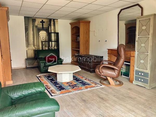 Cette STARLETTE CALAISIENNE est en tête d'AFFICHE des sites d'annonces immobilières !

C'est en 1997, qu'elle a élu domicile dans un quartier et une rue très CALME de CALAIS, proche des COMMERCES de proximité, des ECOLES, COLLEGES, LYCEES, et des AXES RAPIDES de l'A16 ( Fréthun, Boulogne, Gravelines, Dunkerque ).
Pour parfaire aux stationnements de ses nombreuses voitures, motos et vélos, elle s'est fait aménager un très GRAND GARAGE de 60 m2.
Vous pourrez aussi y installer l'atelier de bricolage dont vous avez rêvé.
Pour parfaire à son SEXAPPEAL, elle a fait rénover l'ensemble de ses menuiseries extérieures et intérieures...ELLE EST TOUTE BELLE POUR JOUER SON NOUVEAU RÔLE !

Sa JOLIE PORTE s'ouvre, et elle vous fait découvrir son univers et sa MISE EN SCENE de PLAIN-PIED ( Elle ne montera que les marches du Festival de Cannes ). 
En RDC elle vous propose son HALL et son couloir de distribution, son SALON / SEJOUR ( avec cheminée et insert à bois ), sa CUISINE ( entièrement équipée ), sa SALLE d'EAU ( douche, vasque, sèche-serviette, et point lingerie ), sa commodité d'aisance ( wc indépendant ), 4 BELLES CHAMBRES ( dont une avec un DRESSING de STAR ), et un SECOND GRAND SALON ( avec une baie vitrée donnant sur terrasse, équipée d'un store ) et s'ouvrant par une porte sécurisée sur son garage.

En extérieur, une petite REMISE sera idéale pour ranger la tondeuse et le matériel de jardinage.

AVEC AUTANT D'ARGUMENTS DANS SON SCENARIO, ELLE EST VRAIMENT EN PHASE DE SEDUCTION !

Pour parfaire aux belles journées d'été, elle dispose d'une TERRASSE et d'un JARDIN clôturé sur 385 m2, parfaitement exposé SUD / OUEST, afin de BRILLER sous les SUN-LIGHTS de Calais...Nous sommes toutefois dans les Hauts de France, et il ne faut pas trop rêver...Quoique le temps change. 
Dans son SCENARIO, elle a prévue de mémorables BARBECUE en famille, de Festives Soirées Blanches Calaisiennes, des séances de bronzage SANS VIS-à-VIS, et la culture d'un petit POTAGER BIO ( histoire de rester en bonne santé )

Ses ASPECTS TECHNIQUES : 
Elle est raccordée au tout à l'égout, la toiture est en parfait état, les pignons et façades sont bien entretenus, la CHAUDIERE à PELLET ( avec SILO ) est NEUVE, les MENUISERIRES sont en PVC ( Bi-Matières ) DV / OB + VOLETS ROULANTS électriques, le CHAUFFAGE est par radiateurs, l'eau chaude est produite par ballon thermodynamique ( le top ), L'ISOLATION est CORRECTE ( Classement énergétique en D ), les PORTES intérieures sont à fermetures magnétiques ( sans gâches et charnières invisibles...Le must ), et la cheminée vous fera vivre un remake des FEUX de L'AMOUR, pour les belles soirées d'hiver...C'EST VRAIMENT LA STAR du MOMENT !

Les NOTIONS ECONOMIQUES :
La taxe foncière est de seulement 1436 euros, et elle maîtrise parfaitement ses dépenses énergétiques ( Pellet, Bois ). 
Pour parfaire à ses ATOURS, son imprésario a limité son CACHET !

Le SECTEUR est TRANQUILLE, la MAISON est SAINE, les ASPECTS TECHNIQUES sont OPTIMALS, elle vous propose 4 CHAMBRES, un JARDIN exposé SUD / OUEST, des prestations techniques de qualité...JE VOUS CONSEILLE DE VITE RESERVER UNE PLACE POUR UNE VISITE et une PROJECTION !

Vous souhaitez qu'elle participe à l'épanouissement de votre belle famille ?
Il faut juste m'appeler...Gilles O6 3O 89 OO O8, créateur de belles rencontres et de bonnes émotions immobilières. 

Je vous invite à visiter mon site : BSK gilles fourrier ( à consommer sans modération )

Pour des acquéreurs potentiels,  nous sommes en recherche de biens immobiliers à vendre sur l'ensemble des Hauts de France ! 
N'hésitez pas à nous consulter pour la vente d'une maison,  d'un appartement,  d'un immeuble,  d'un fonds de commerce...Nous pourrons vous OFFRIR votre ESTIMATION,  et vous présenter les particularités de nos actions commerciales,  qui transforment nos ventes en de très belles réussites immobilières.
