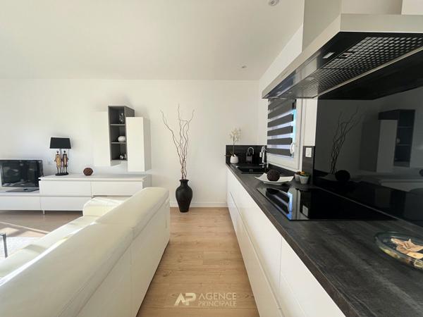 Appartement La Rochelle (LAFOND) 3 pièce(s) 63.59 m2 €399 000 ** - Référence AM663