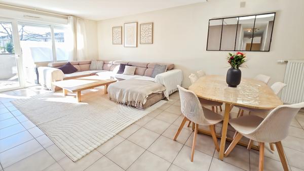 T4 lumineux – Dernier étage – Résidence récente et sécurisée – Emplacement stratégique