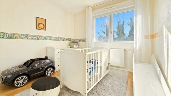 T4 lumineux – Dernier étage – Résidence récente et sécurisée – Emplacement stratégique