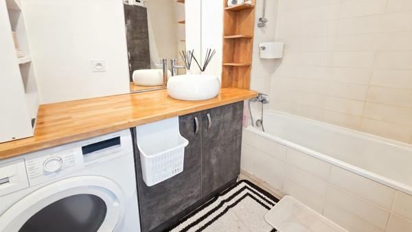 T4 lumineux – Dernier étage – Résidence récente et sécurisée – Emplacement stratégique