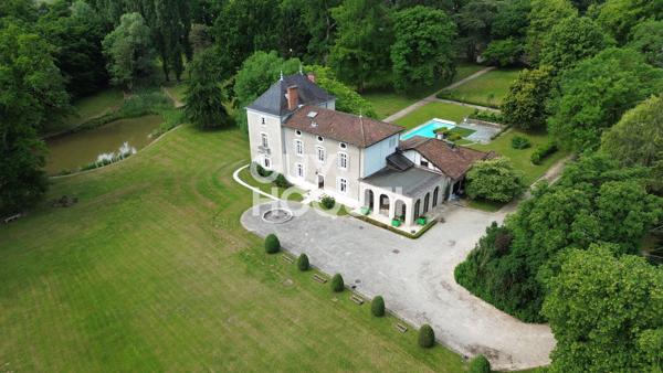 Demeure de Prestige à Bourg en Bresse- Un Bijou Historique à Saisir !