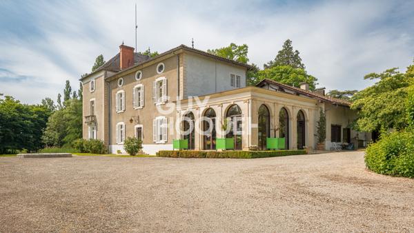 Demeure de Prestige à Bourg en Bresse- Un Bijou Historique à Saisir !