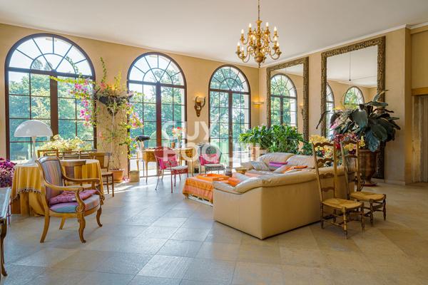 Demeure de Prestige à Bourg en Bresse- Un Bijou Historique à Saisir !