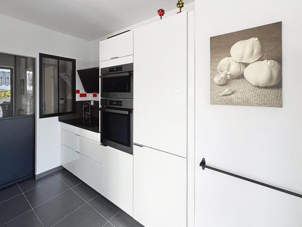 Élégance, confort et luminosité : découvrez ce superbe appartement avec grande terrasse au cœur de Bezannes.